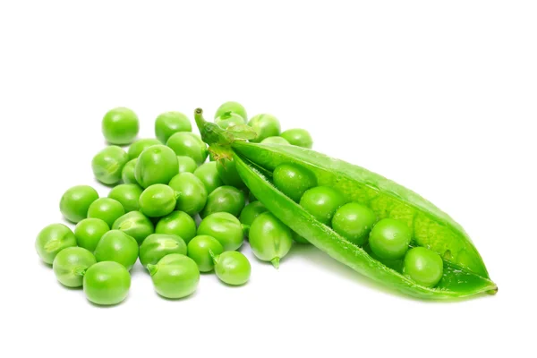 鲜绿色的豌豆，用白色隔开 — 图库照片