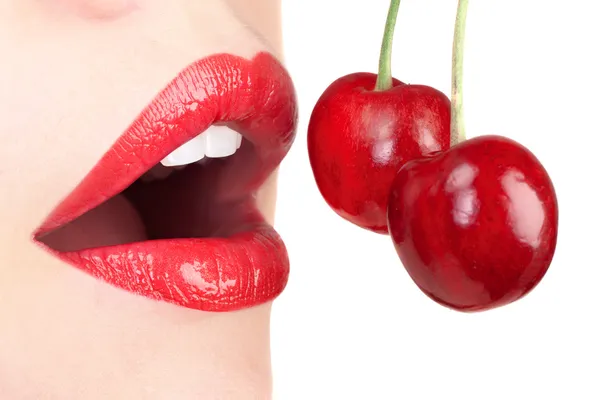 Sexy labios rojos con cereza aislada en blanco Fotos de stock libres de derechos