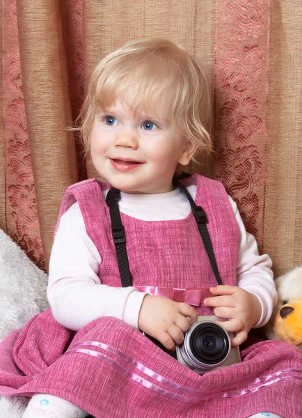 Kleine baby fotograaf — Stockfoto