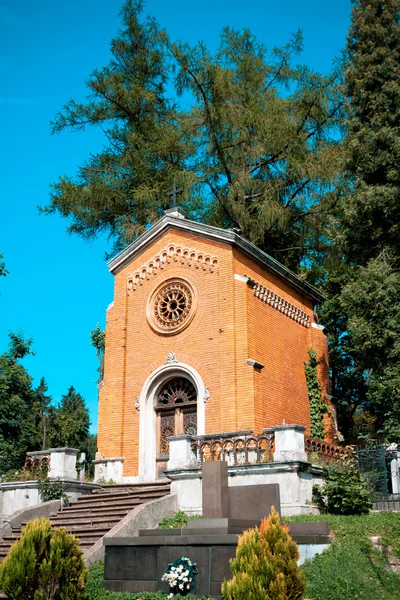 Old crypt in the cementery — Stock Photo, Image