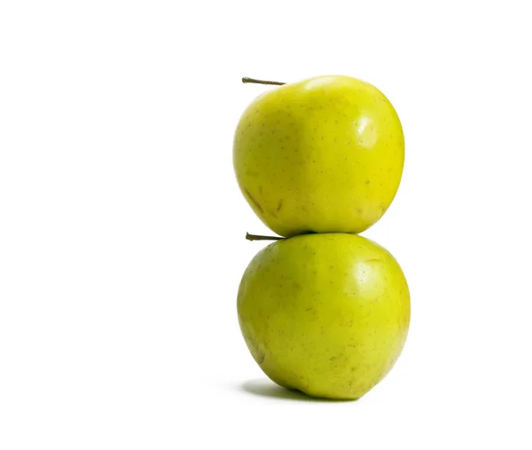 Grüne Äpfel auf weißem Hintergrund — Stockfoto