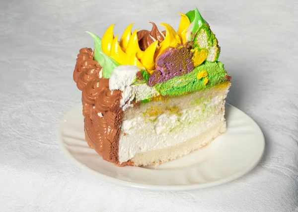Sabroso pastel de chocolate en un plato — Foto de Stock