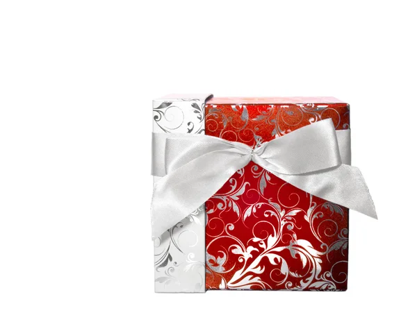 Caja de regalo con cinta blanca aislada sobre fondo blanco —  Fotos de Stock