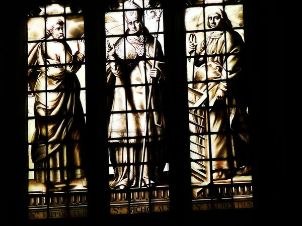 Bispos nas janelas Imagens Royalty-Free