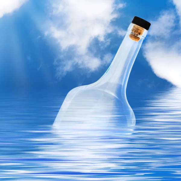 Botella en agua — Foto de Stock