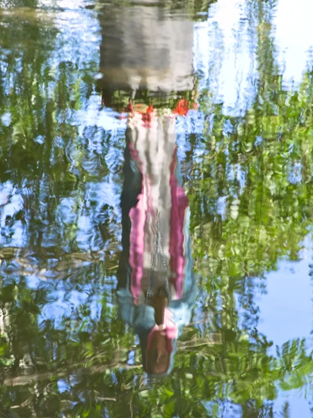Jungfru Maria figur reflektion — Stockfoto