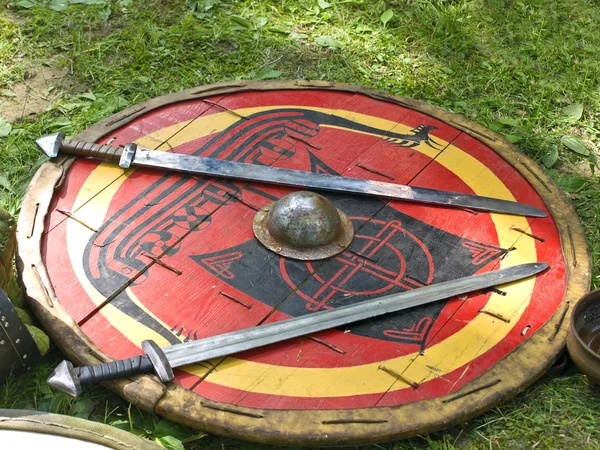 Swords on shield — Stock Photo, Image