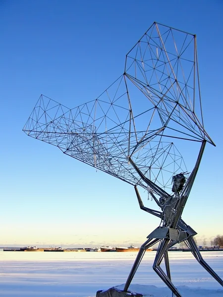 Зимняя металлическая скульптура — стоковое фото