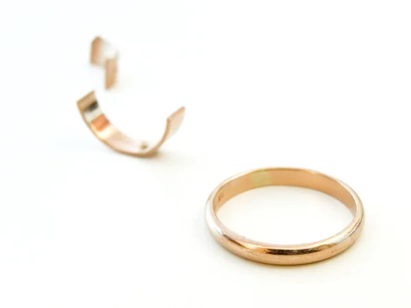 깨진된 반지 — 스톡 사진