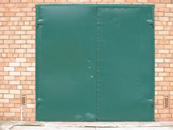Металеві двері — стокове фото