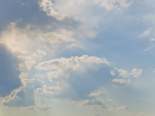 Güneş ve bulutlar — Stok fotoğraf
