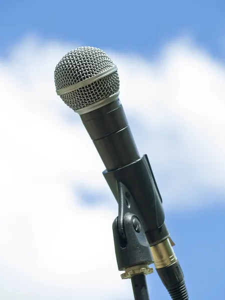 Jeden mikrofon — Zdjęcie stockowe