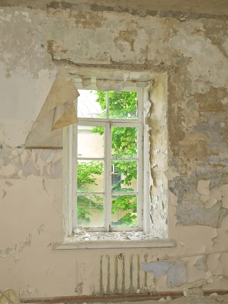 Stare okna budynku — Zdjęcie stockowe
