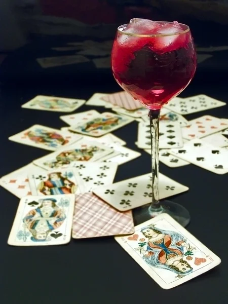 Víno a karty — Stock fotografie