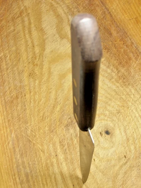 刀在木板 — 图库照片