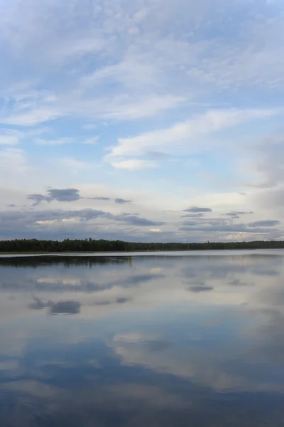 Lake en hemel — Stockfoto