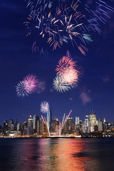 Fogos de artifício sobre a cidade de Nova Iorque — Fotografia de Stock