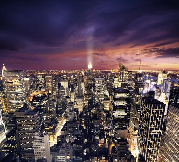 Μεγάλο μήλο, μετά από το ηλιοβασίλεμα - Νέα Υόρκη manhat — Φωτογραφία Αρχείου