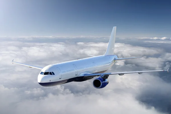 Самолет в небе - Passenger Airliner — стоковое фото