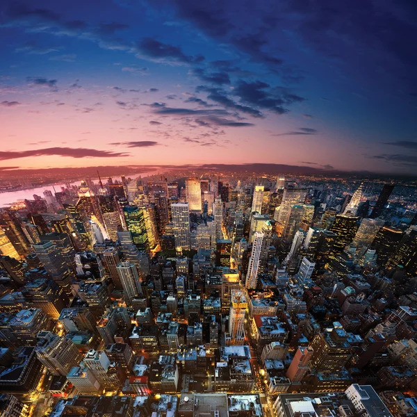 Big Apple após o pôr-do-sol Nova Iorque caça ao homem Fotos De Bancos De Imagens