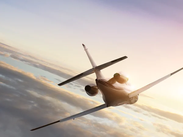 Vliegtuig / Jetplane in de hemel bij zonsondergang — Stockfoto