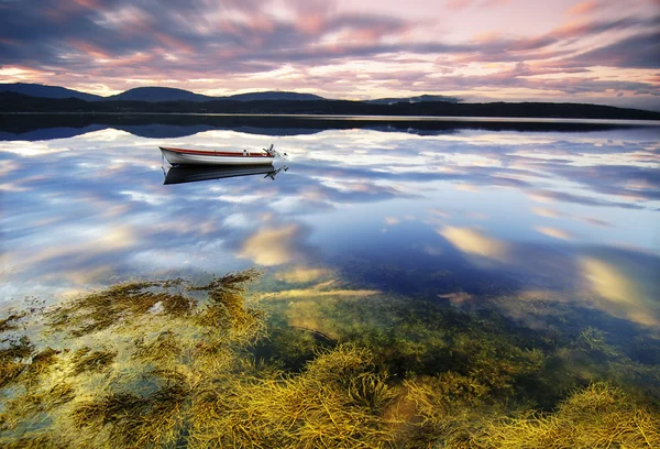 Schöne norwegische See Angeln — Stockfoto