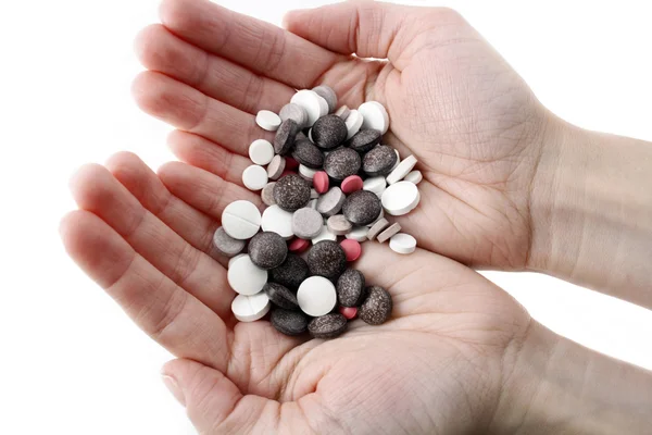 Handen met verscheidenheid van pillen — Stockfoto