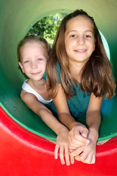 Δύο μικρά κορίτσια — Φωτογραφία Αρχείου