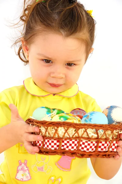 Chica sosteniendo coloridos huevos de Pascua — Foto de Stock
