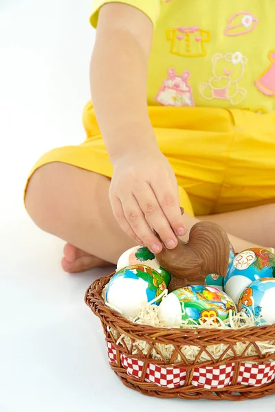 Ovos de Páscoa e frango de chocolate — Fotografia de Stock