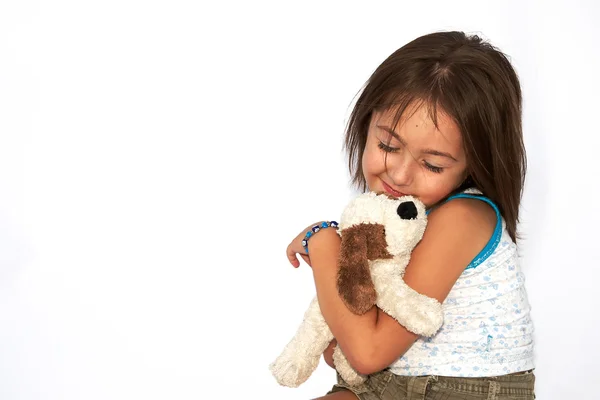 Menina com um brinquedo de cão — Fotografia de Stock
