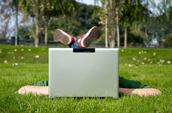 Notebook in the park — Stock Photo, Image
