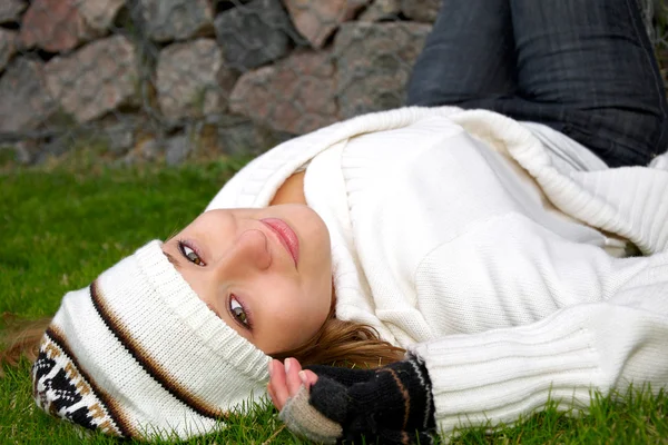 Beautiful girl lying down on grass — Stock Photo, Image