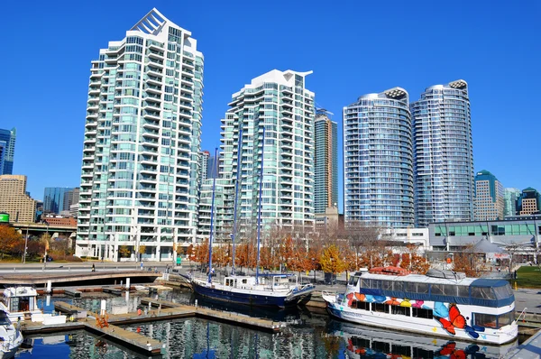 Kanadische Jacht in Waterfront — Stockfoto
