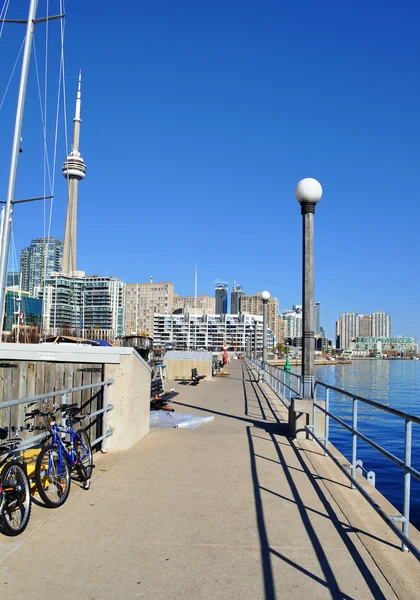 De gekleurde uitzicht op downtown waterfront park — Stockfoto