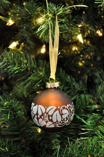 Boże Narodzenie brązowy ozdoba piłka — Zdjęcie stockowe