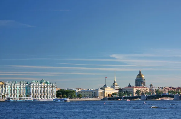 圣彼得堡。皇宫码头的视图 — 图库照片