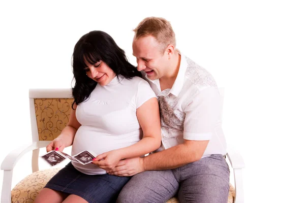 Couple looking at ultrasound picture — Stock Photo, Image
