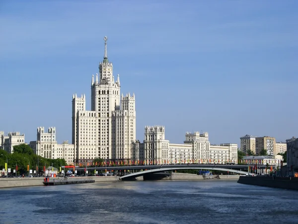 Stalina imperium stylu budynku — Zdjęcie stockowe