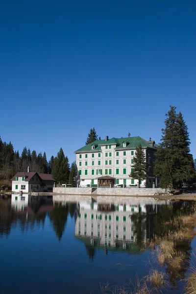 stock image Hotel in alps