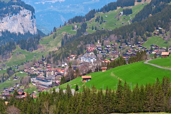 Деревня в швейцарских Альпах — стоковое фото