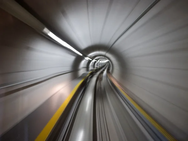 Durch den Tunnel — Stockfoto