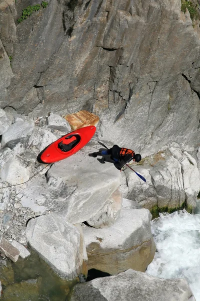 Patrząc pod kątem droga kayaker — Zdjęcie stockowe