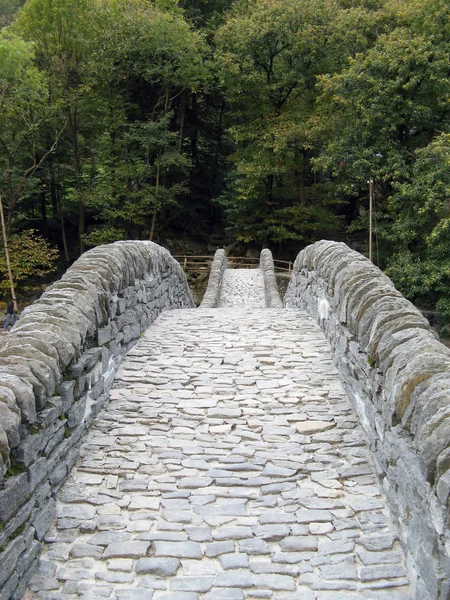 Antiguo puente de piedra — Foto de Stock