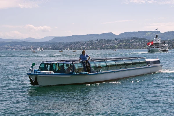 Цюрихский водный автобус — стоковое фото
