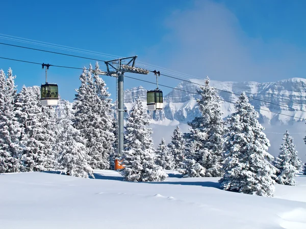 Катання на лижах ліфт — стокове фото