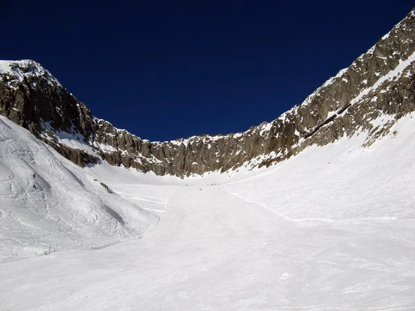 Majestatyczny teren narciarski w pobliżu tschuggen (wallis, Szwajcaria) — Zdjęcie stockowe