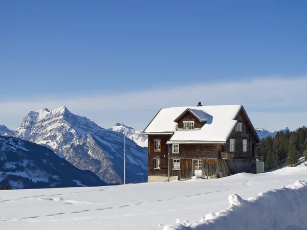 Gård i Alperna — Stockfoto