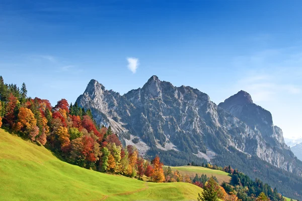 Hösten i schweiziska Alperna — Stockfoto