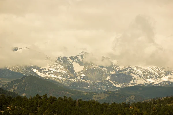 안개낀 산 — 스톡 사진